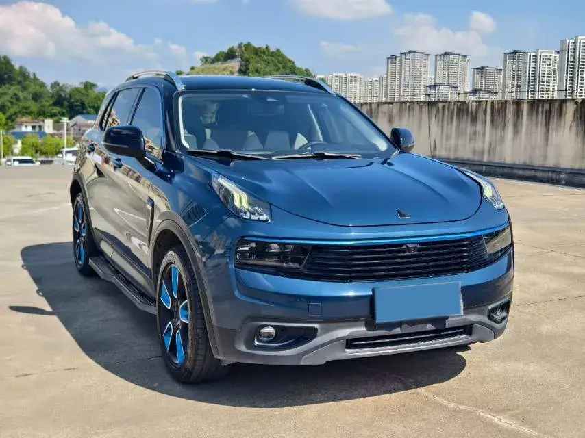 2019 LYNK&CO 01 thumbnail 3