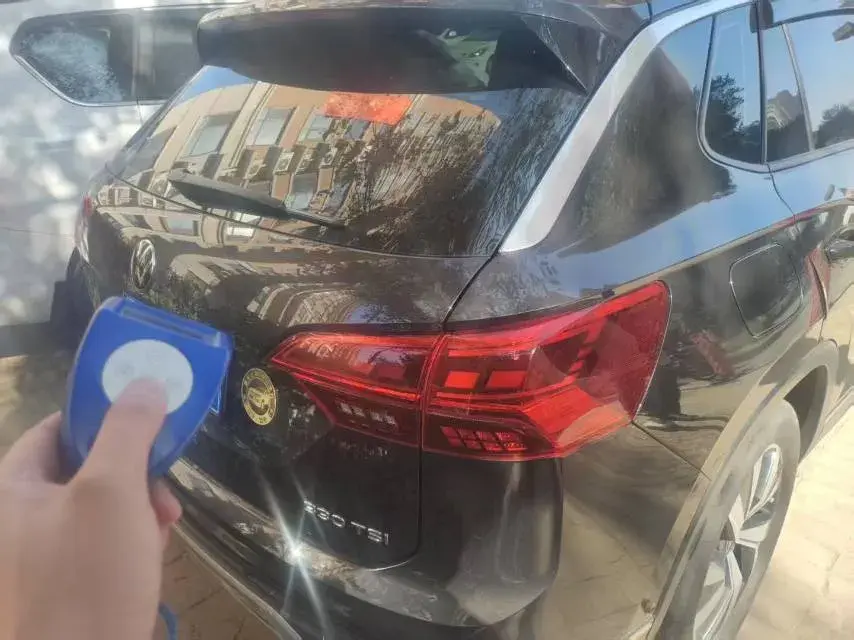 2022 VOLKSWAGEN TAYRON thumbnail 3