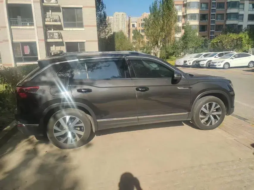 2022 VOLKSWAGEN TAYRON thumbnail 4