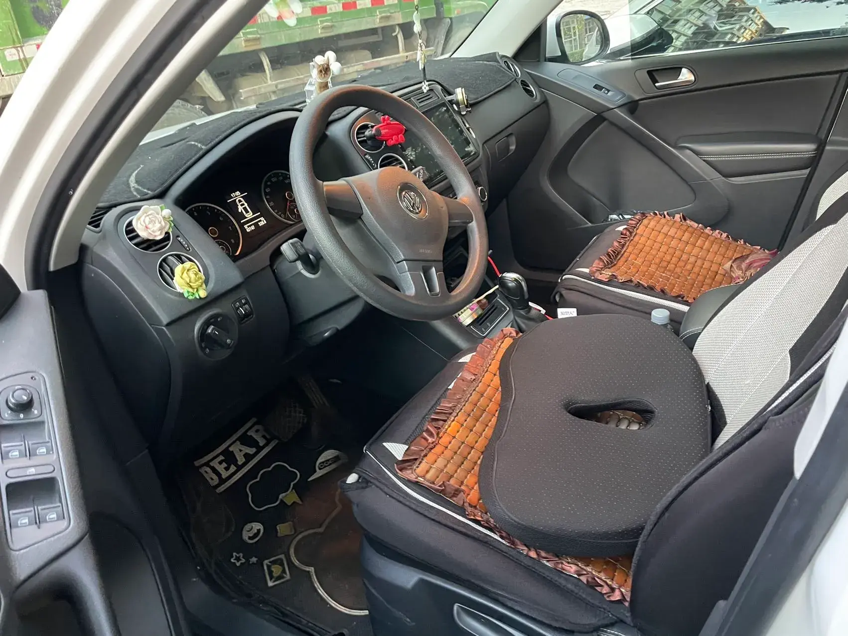 2016 VOLKSWAGEN TIGUAN thumbnail 3