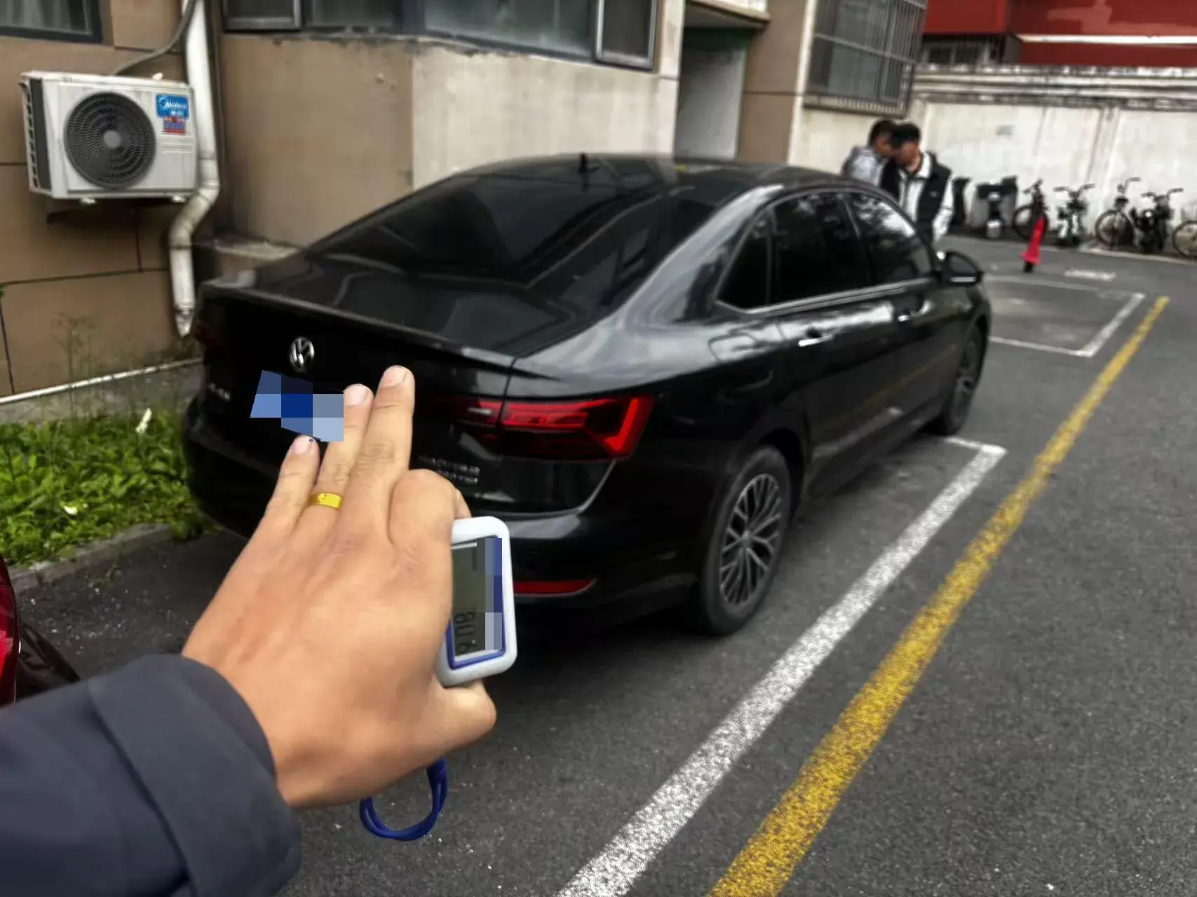 2020 VOLKSWAGEN SAGITAR thumbnail 2