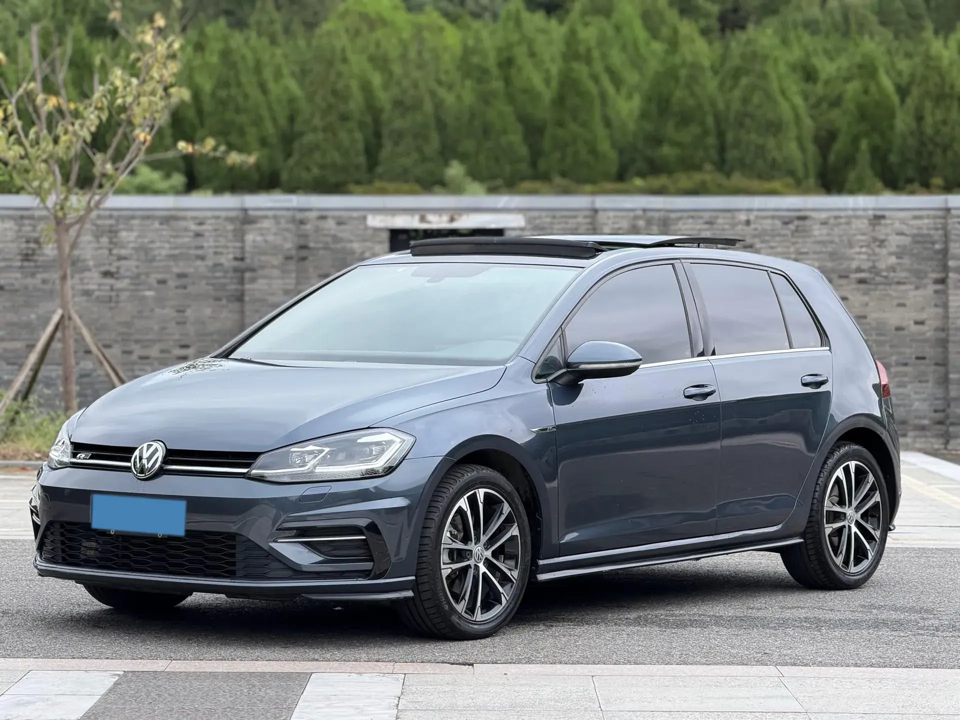 2018 VOLKSWAGEN GOLF view 1