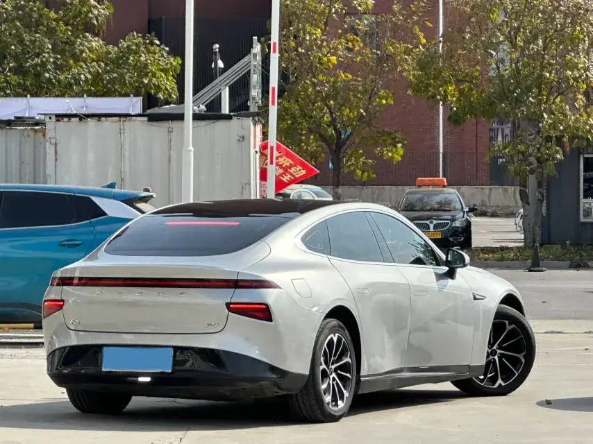 2022 XPENG P7 thumbnail 4