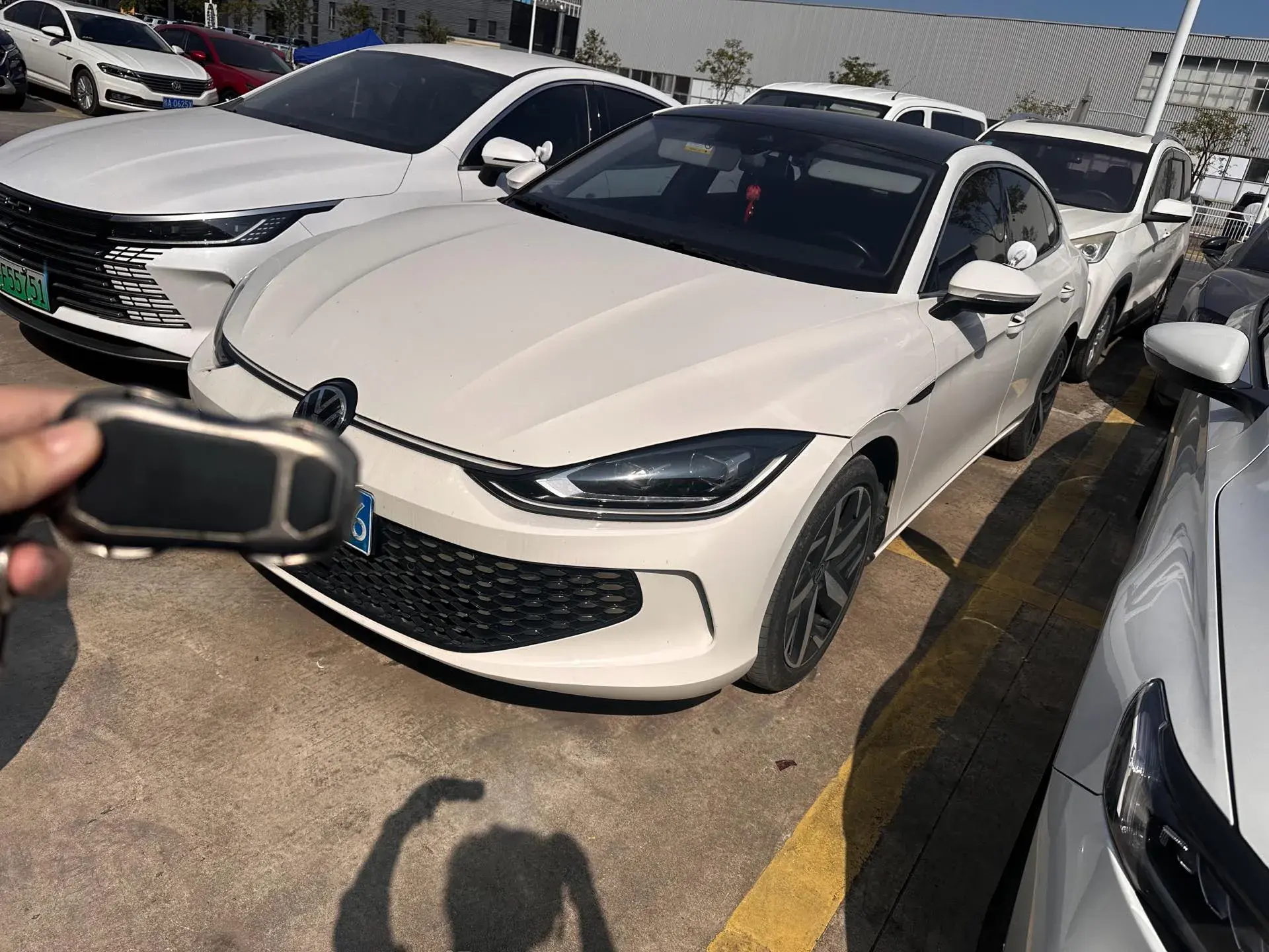 2022 VOLKSWAGEN LAMANDO view 1