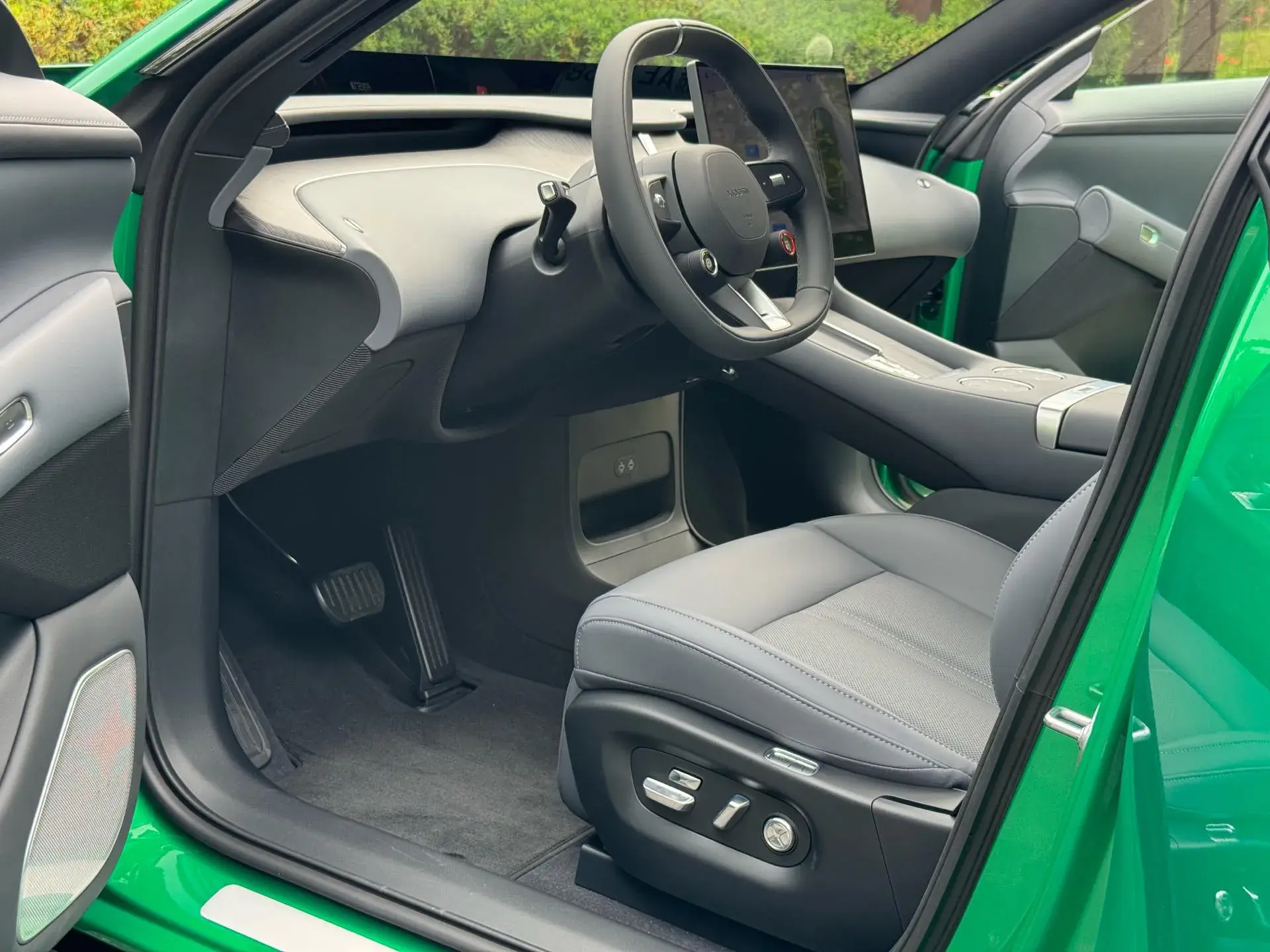 2025 MI YU7 thumbnail 4