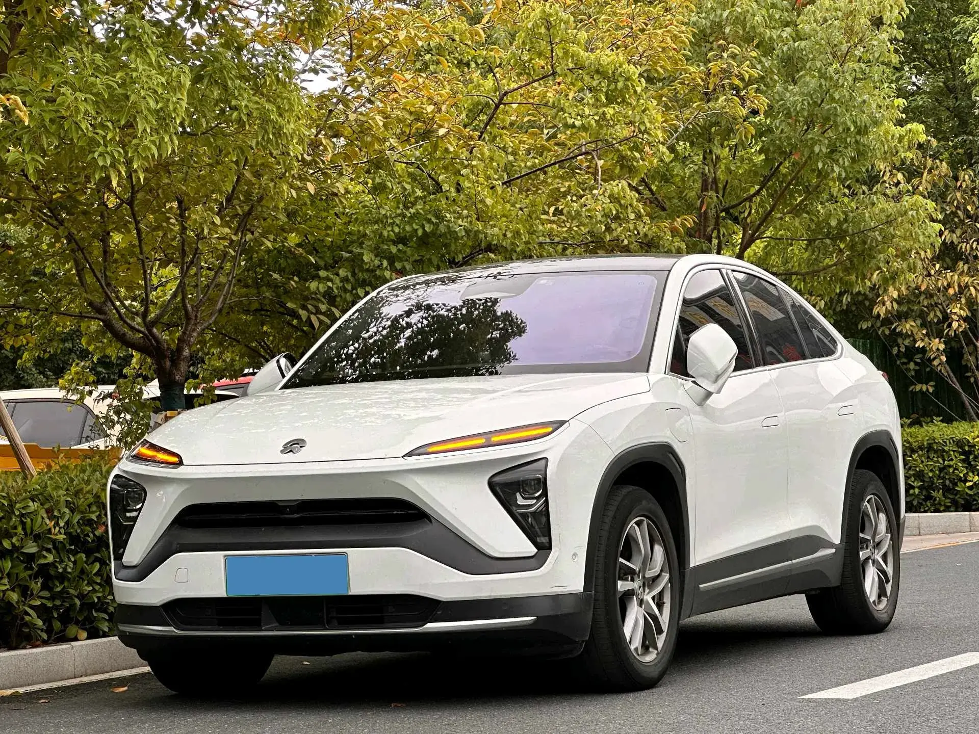2020 NIO EC6 view 1
