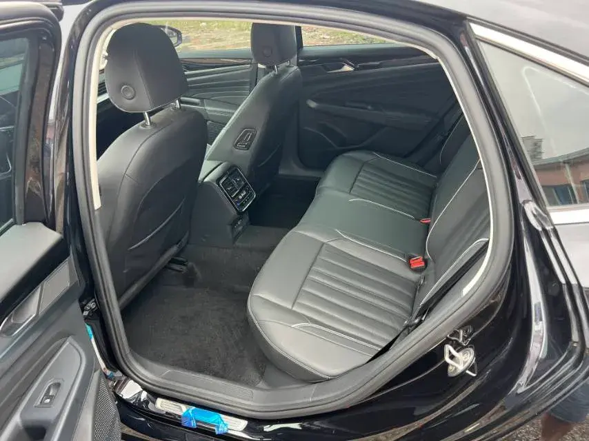 2023 VOLKSWAGEN PASSAT thumbnail 4