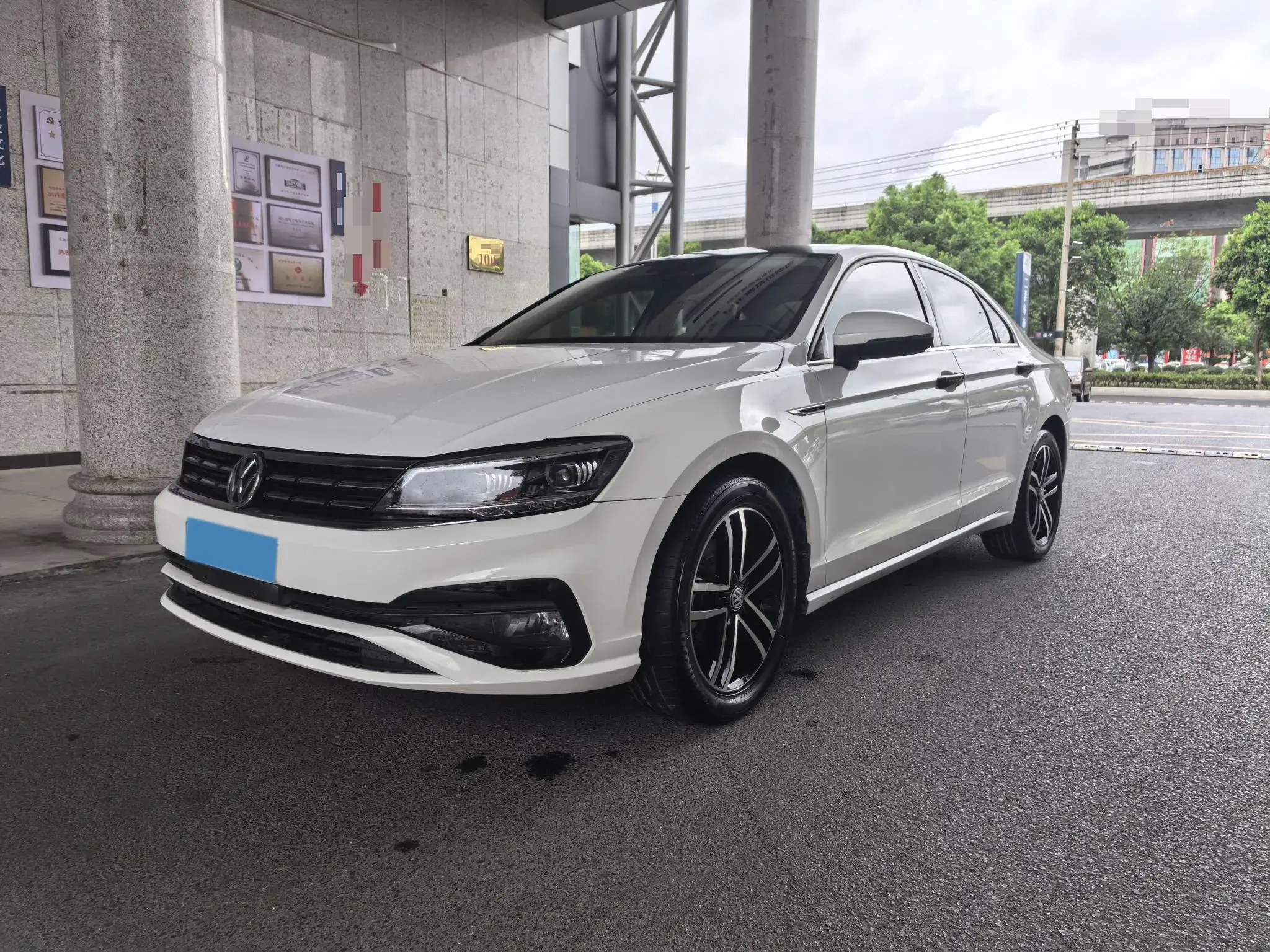 2021 VOLKSWAGEN LAMANDO view 1