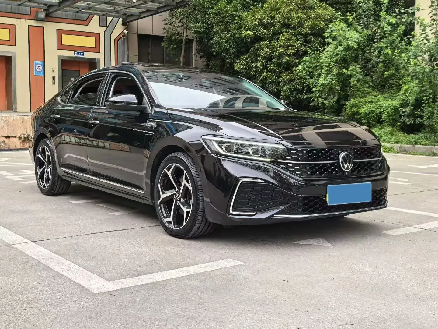 2023 VOLKSWAGEN PASSAT thumbnail 3