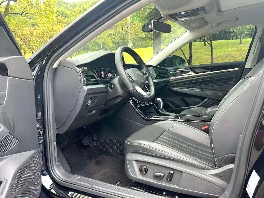 2023 VOLKSWAGEN PASSAT thumbnail 4