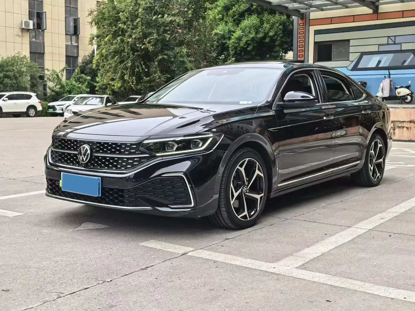 2023 VOLKSWAGEN PASSAT view 1