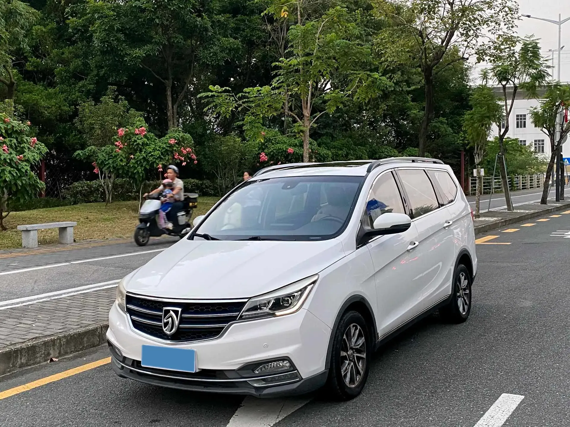 2017 BAOJUN 730 view 1