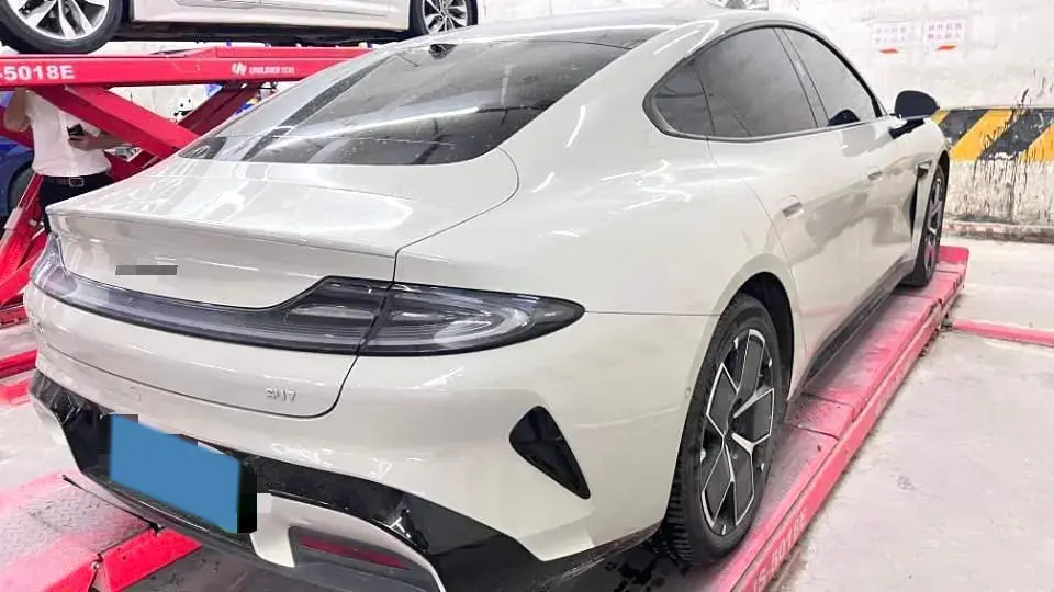 2024 MI SU7 thumbnail 3