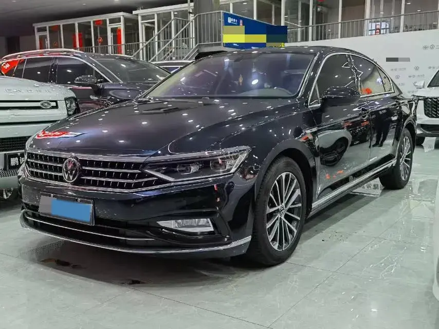 2020 VOLKSWAGEN MAGOTAN view 1