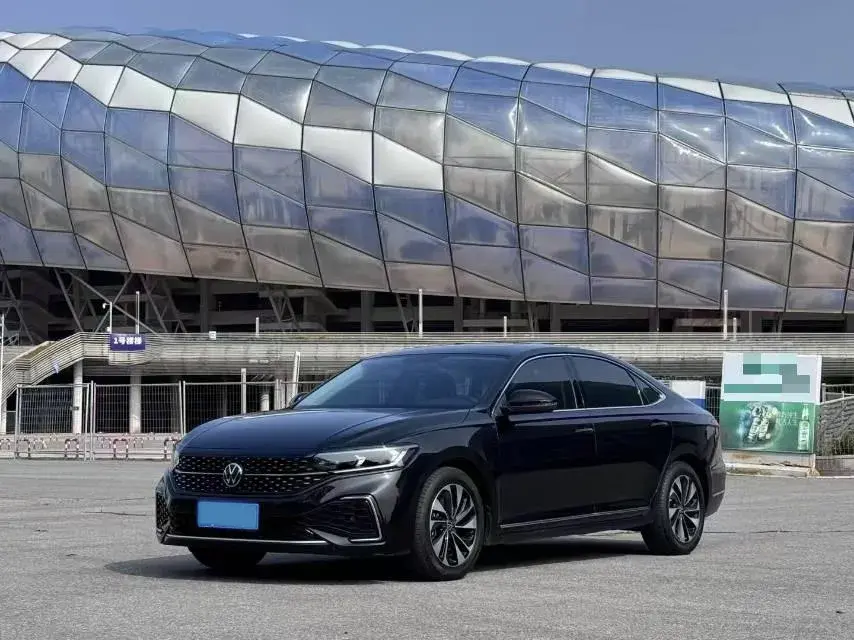 2023 VOLKSWAGEN PASSAT view 1