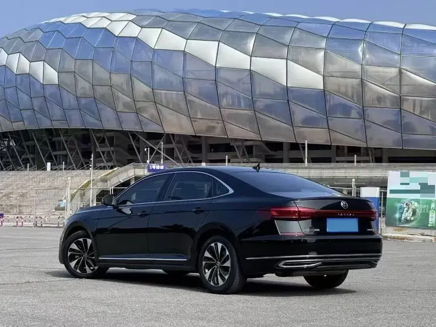 2023 VOLKSWAGEN PASSAT thumbnail 4