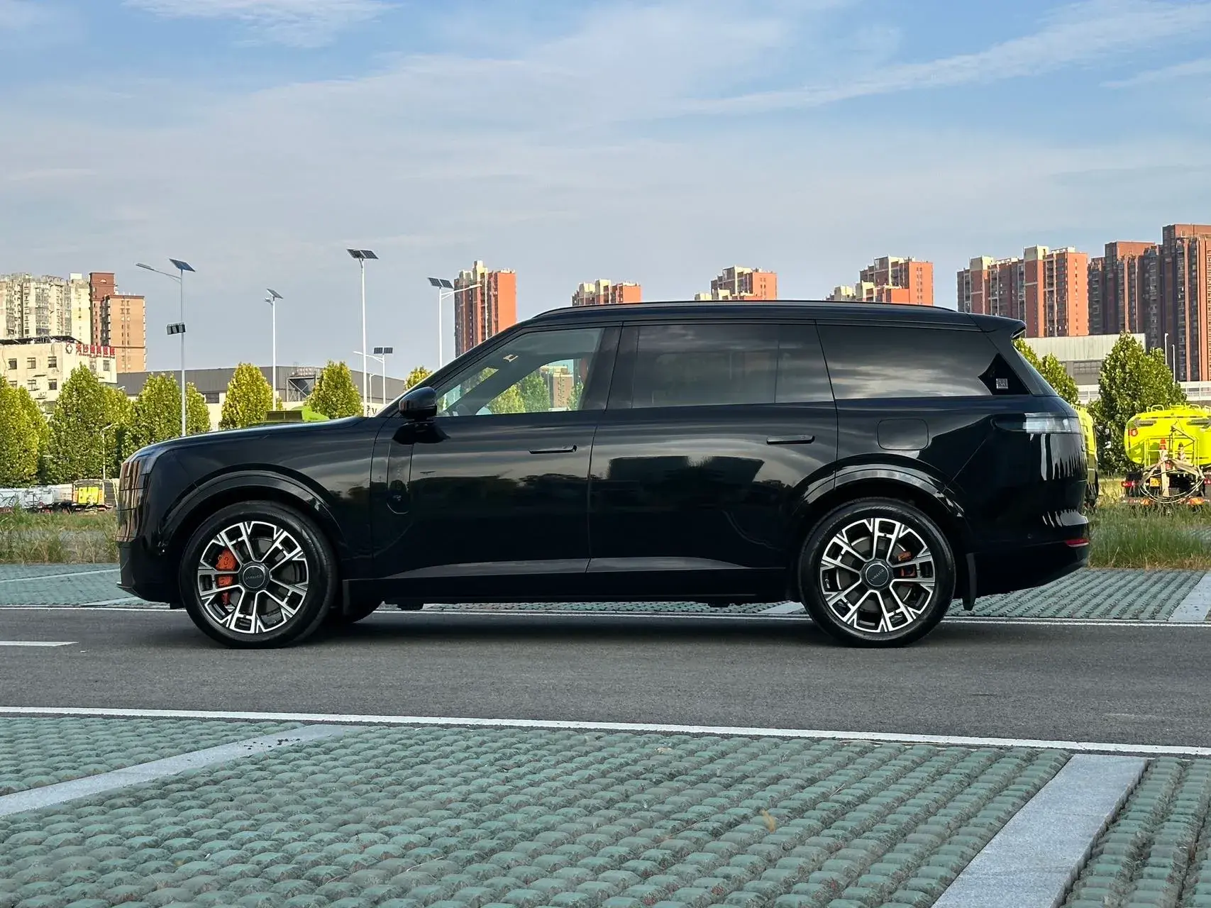 2025 LYNK&CO 900 thumbnail 4