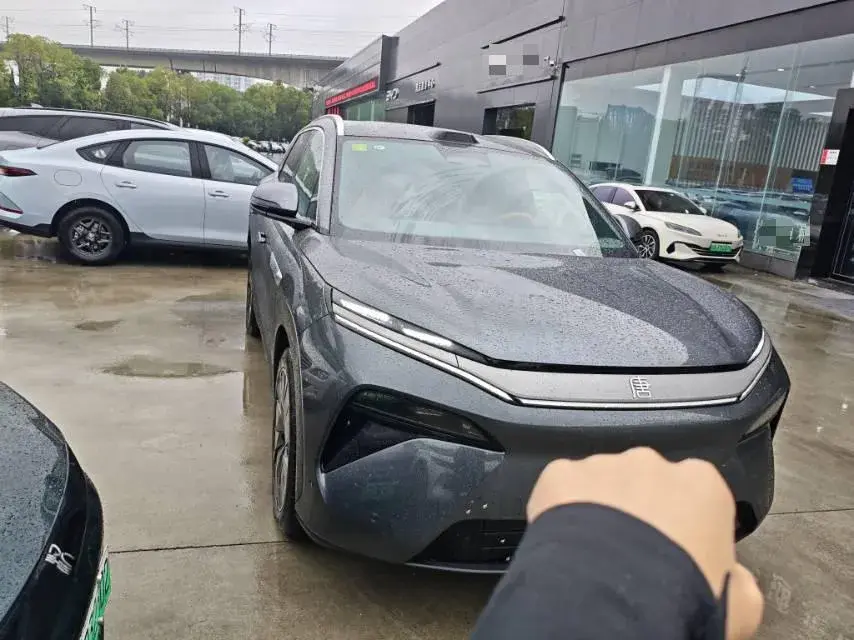 2025 BYD TANGL thumbnail 3