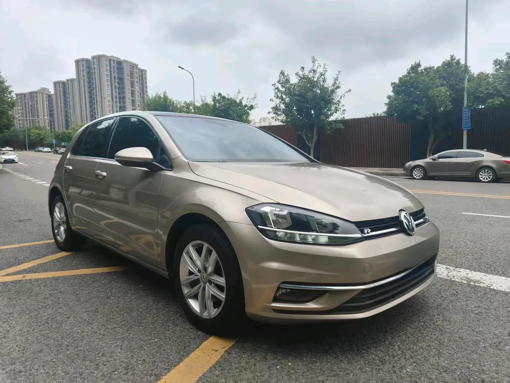 2019 VOLKSWAGEN GOLF thumbnail 2