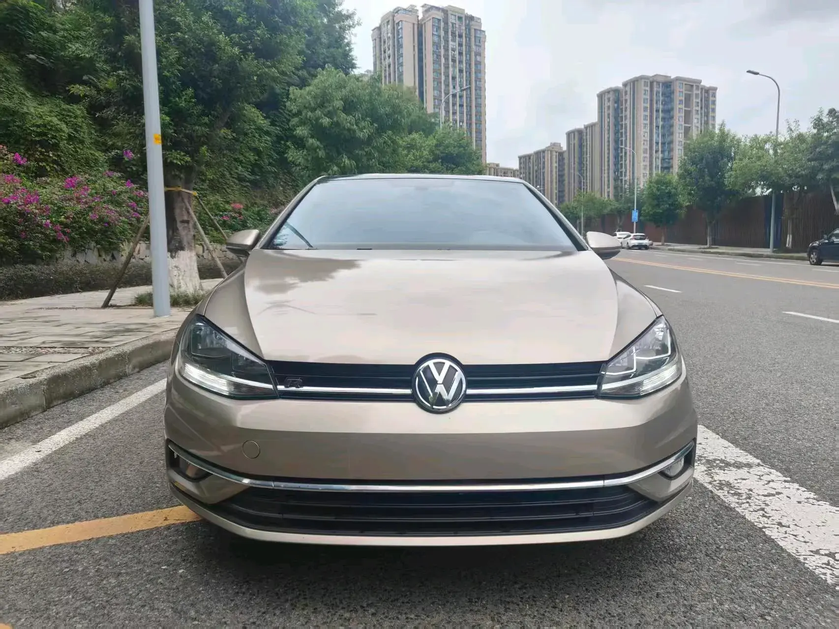 2019 VOLKSWAGEN GOLF thumbnail 3