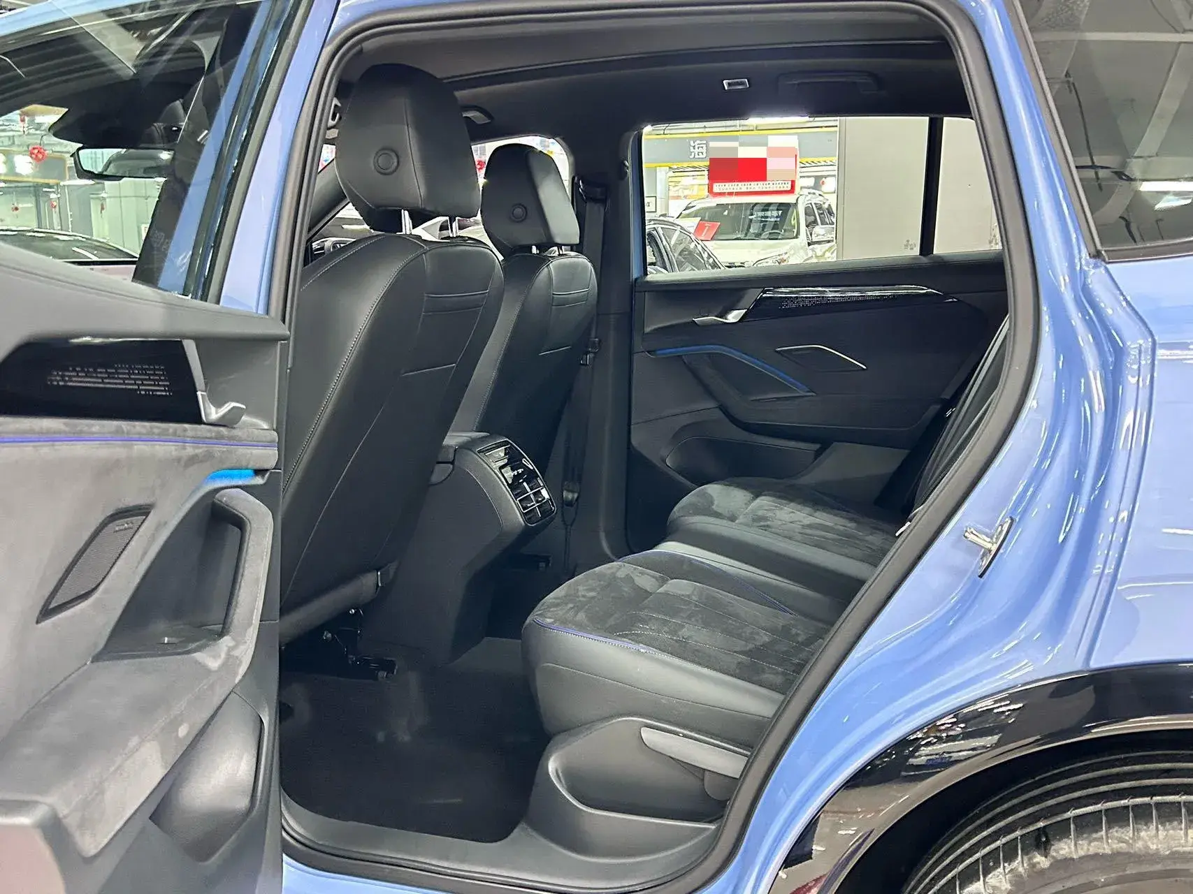 2024 VOLKSWAGEN TIGUAN thumbnail 4