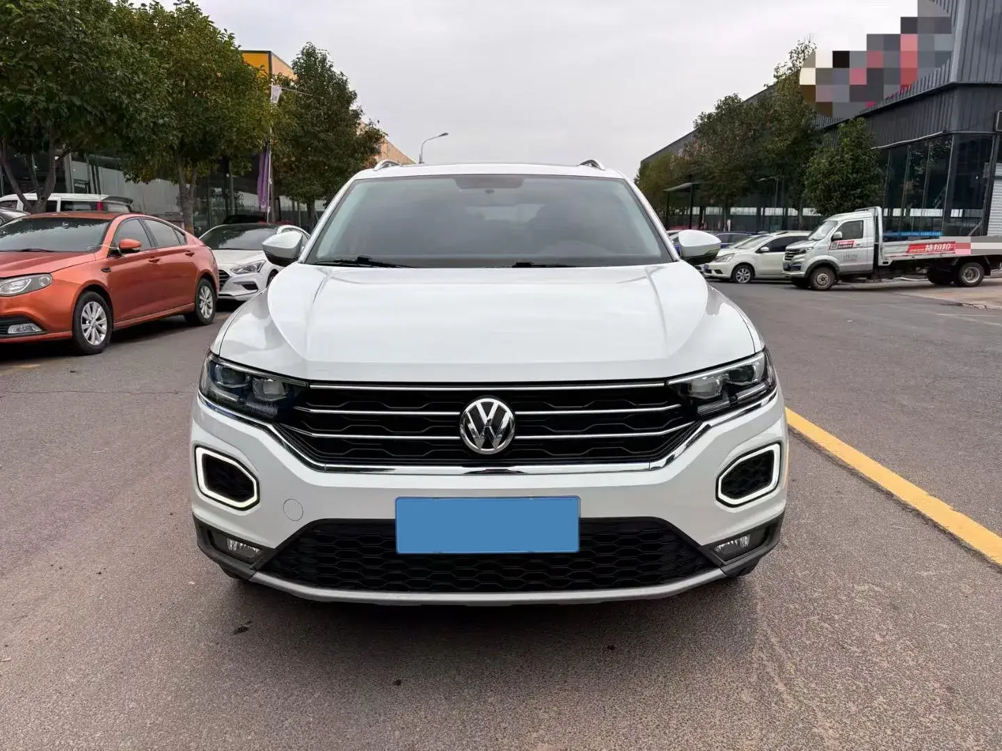 2019 VOLKSWAGEN T-ROC thumbnail 2