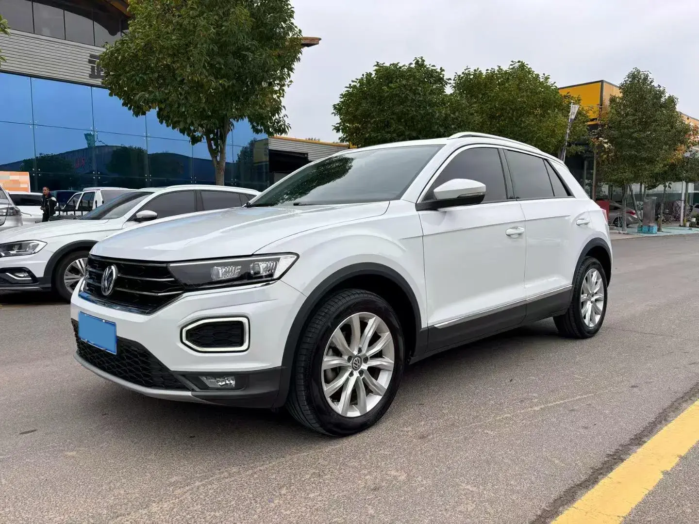 2019 VOLKSWAGEN T-ROC view 1
