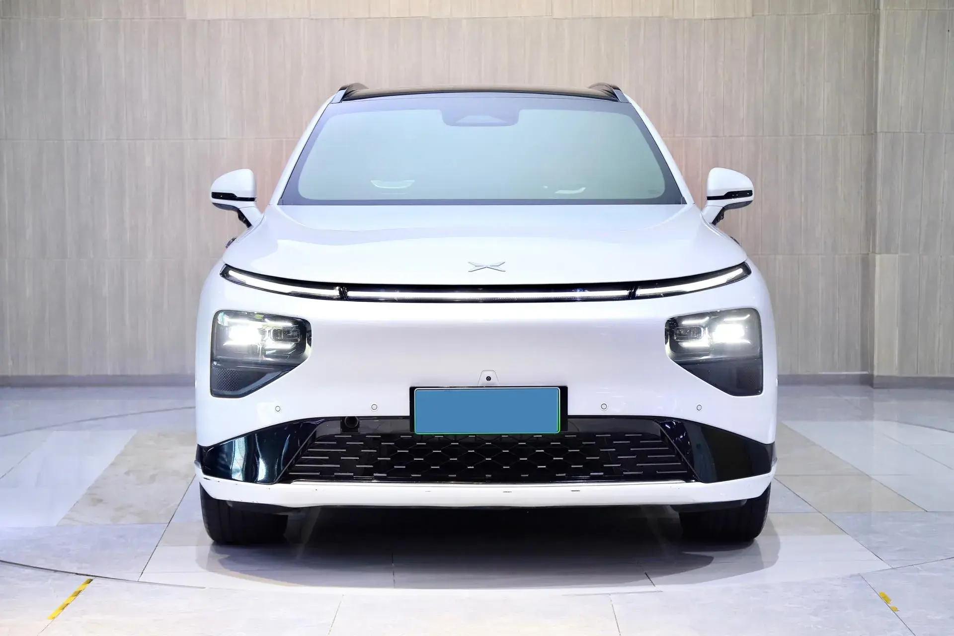 2022 XPENG G9 thumbnail 3