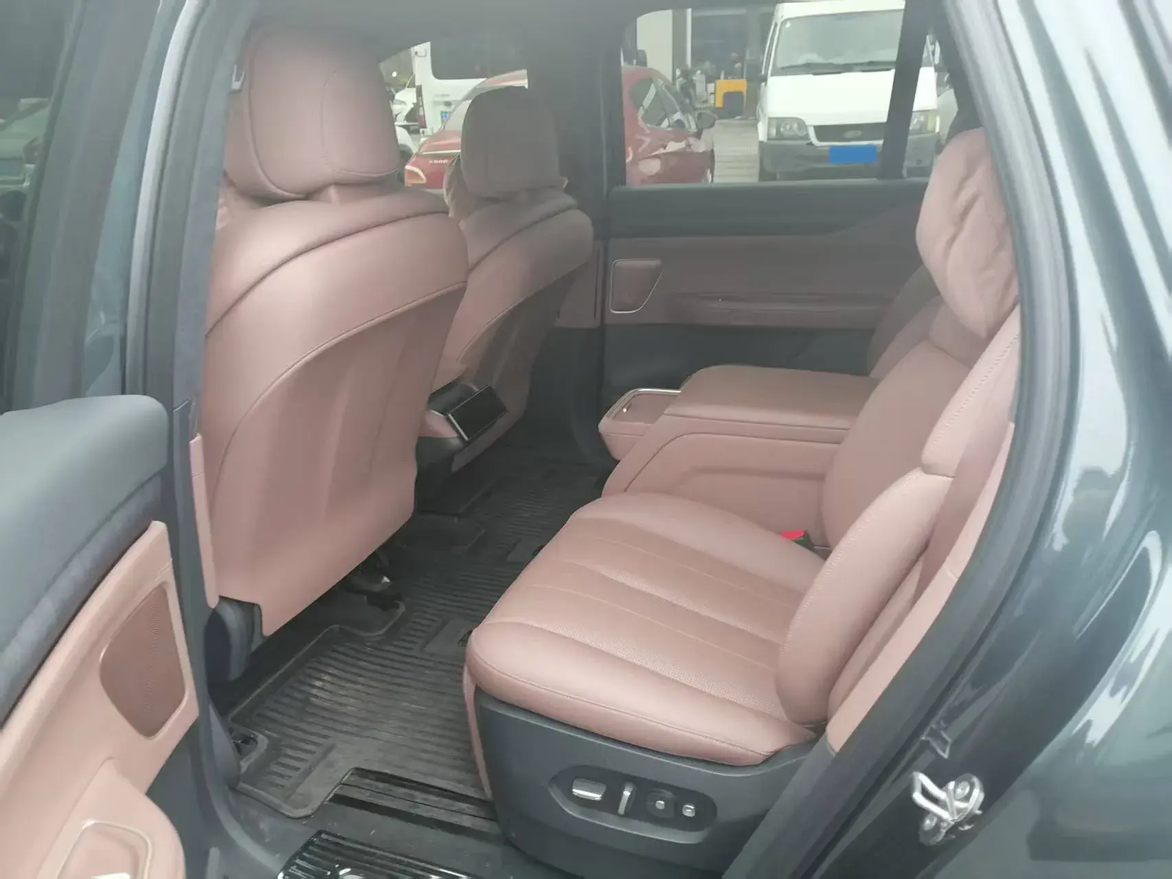 2023 NIO ES8 thumbnail 4