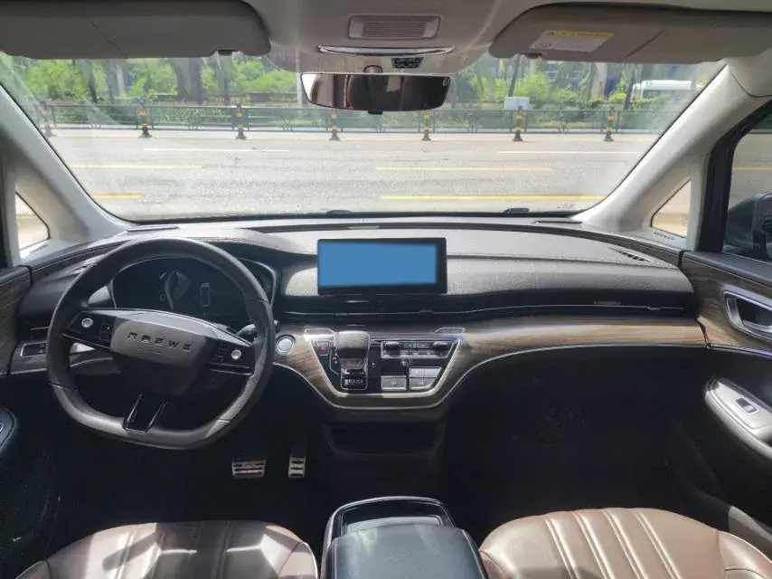 2022 ROEWE IMAX8 thumbnail 3