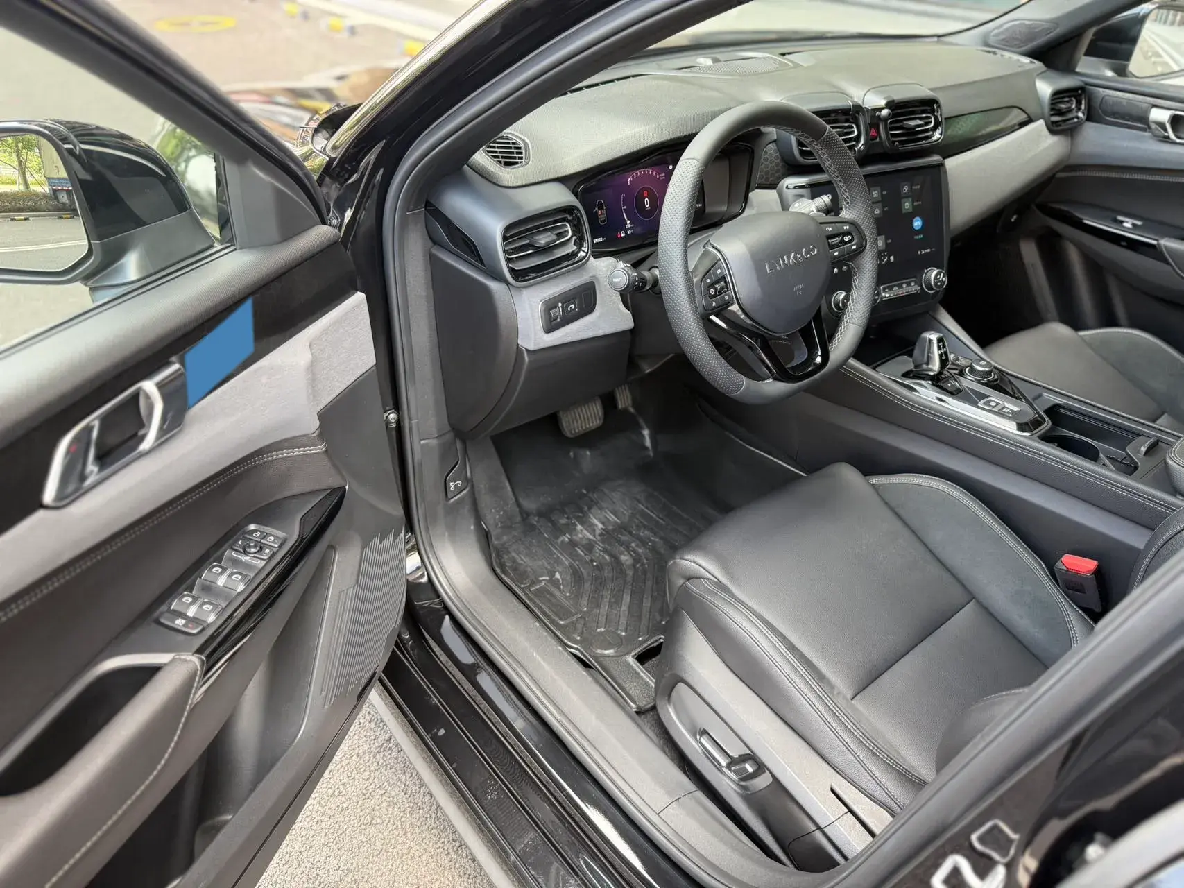 2021 LYNK&CO 03 thumbnail 4