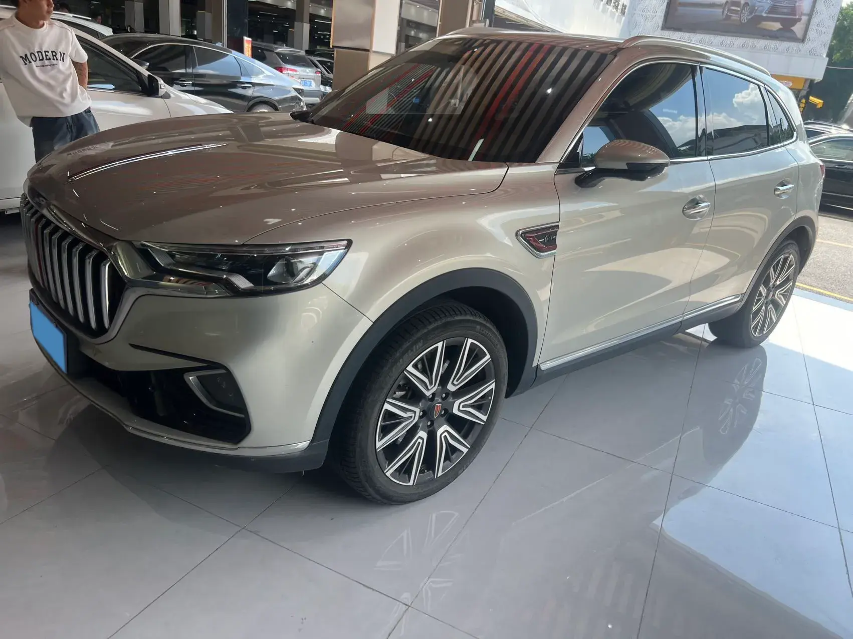 2022 HONGQI HS5 view 1