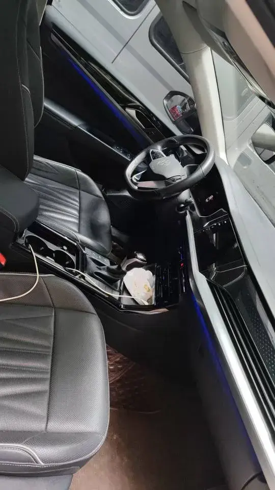 2023 VOLKSWAGEN PASSAT thumbnail 2