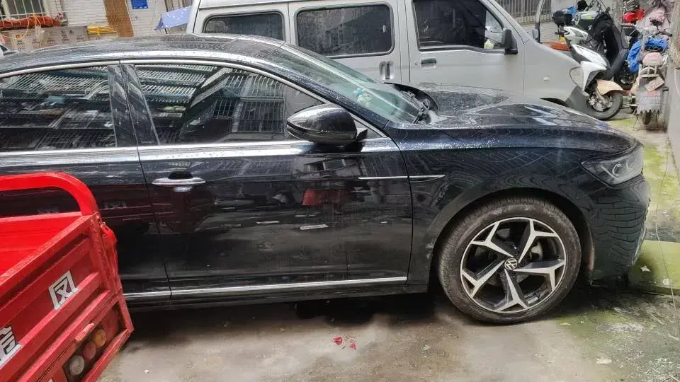 2023 VOLKSWAGEN PASSAT thumbnail 4