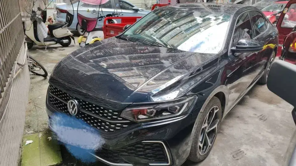 2023 VOLKSWAGEN PASSAT view 1