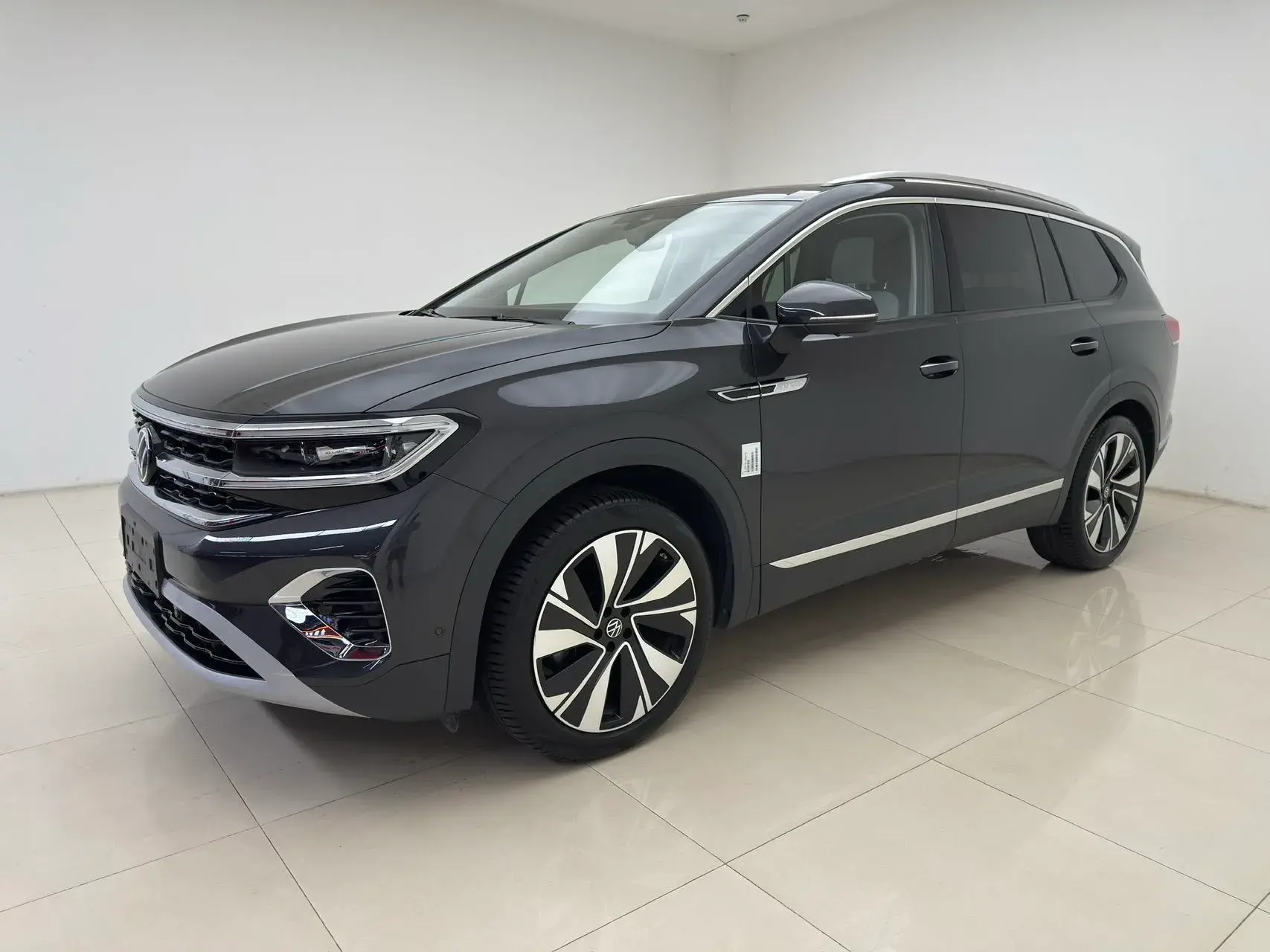 2023 VOLKSWAGEN TALAGON view 1