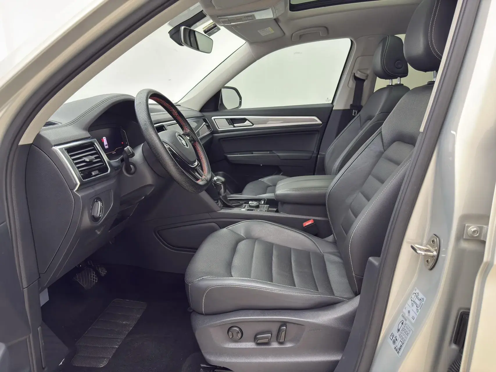 2023 VOLKSWAGEN TALAGON thumbnail 4