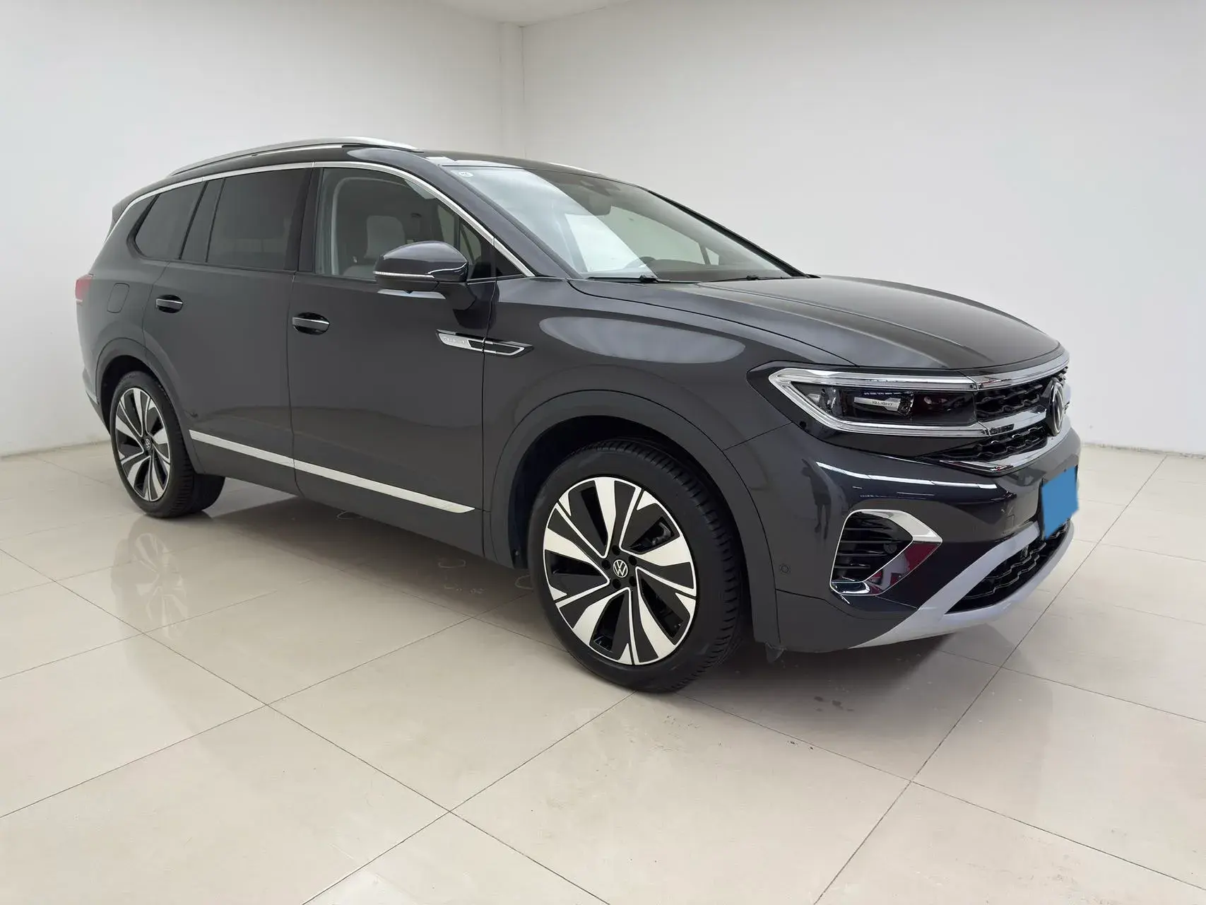 2023 VOLKSWAGEN TALAGON thumbnail 3