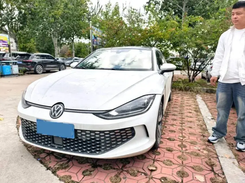 2023 VOLKSWAGEN LAMANDO view 1