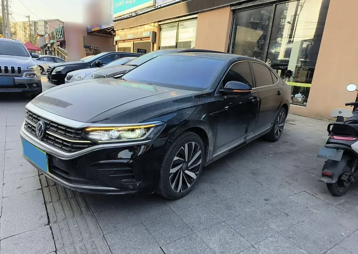 2022 VOLKSWAGEN PASSAT view 1