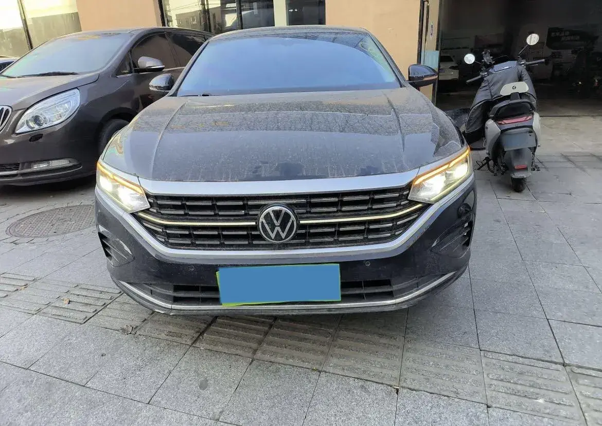 2022 VOLKSWAGEN PASSAT thumbnail 2