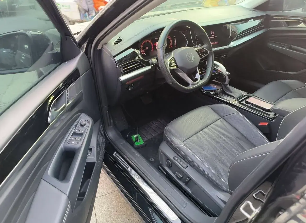 2022 VOLKSWAGEN PASSAT thumbnail 4