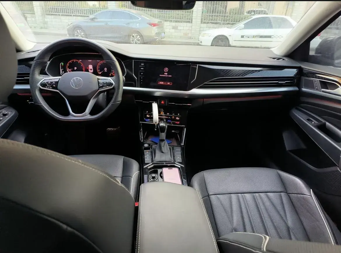 2022 VOLKSWAGEN PASSAT thumbnail 3