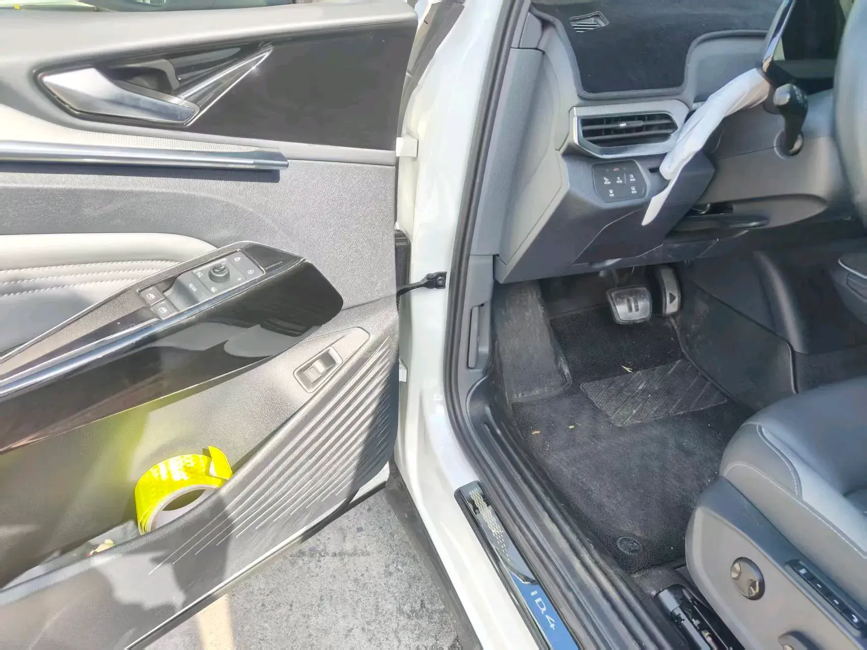 2022 VOLKSWAGEN ID.4 thumbnail 4