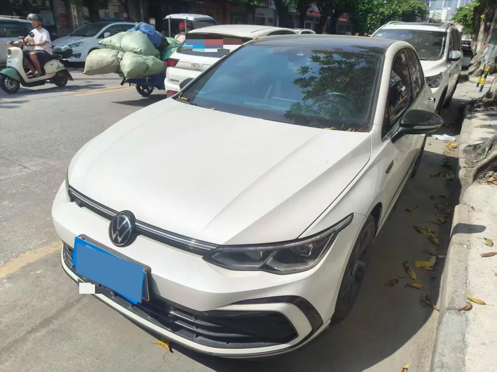 2023 VOLKSWAGEN GOLF view 1