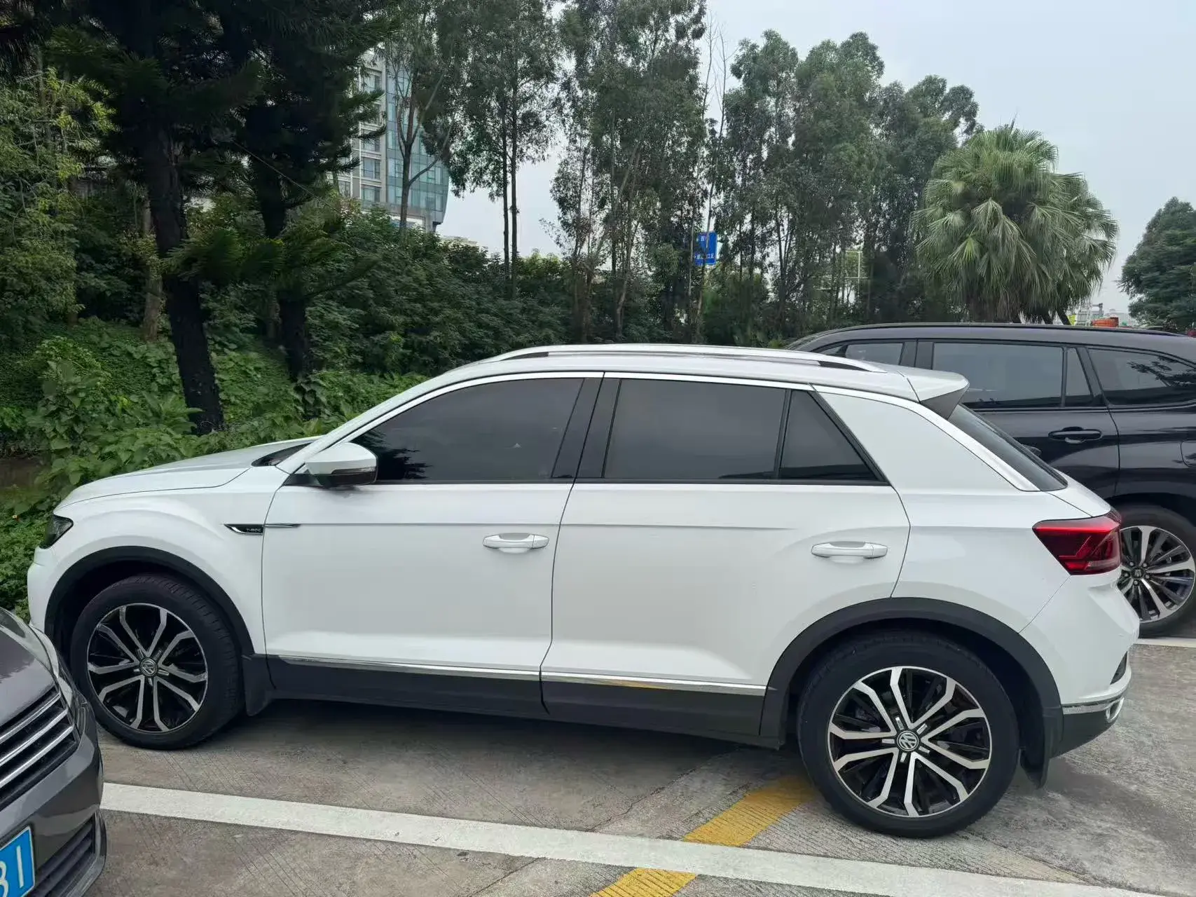 2018 VOLKSWAGEN T-ROC thumbnail 2