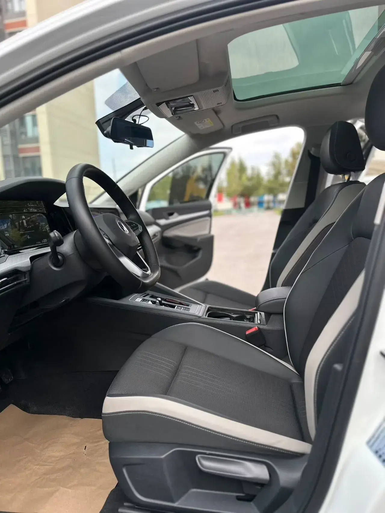 2021 VOLKSWAGEN GOLF thumbnail 4