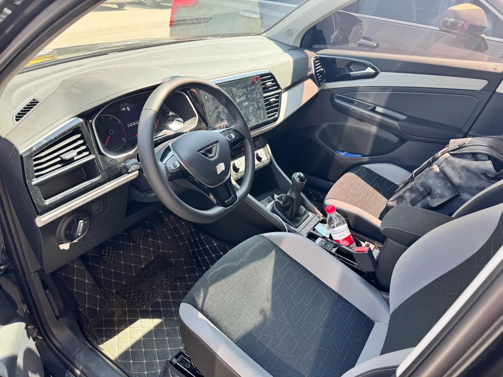 2024 JETTA VS5 thumbnail 4