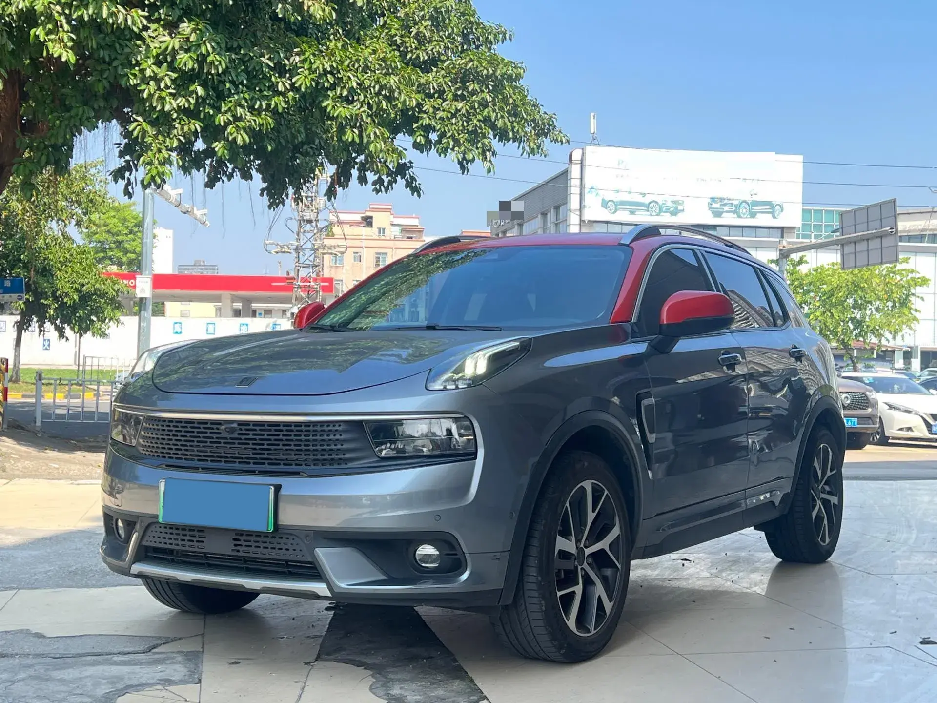 2018 LYNK&CO 01 view 1