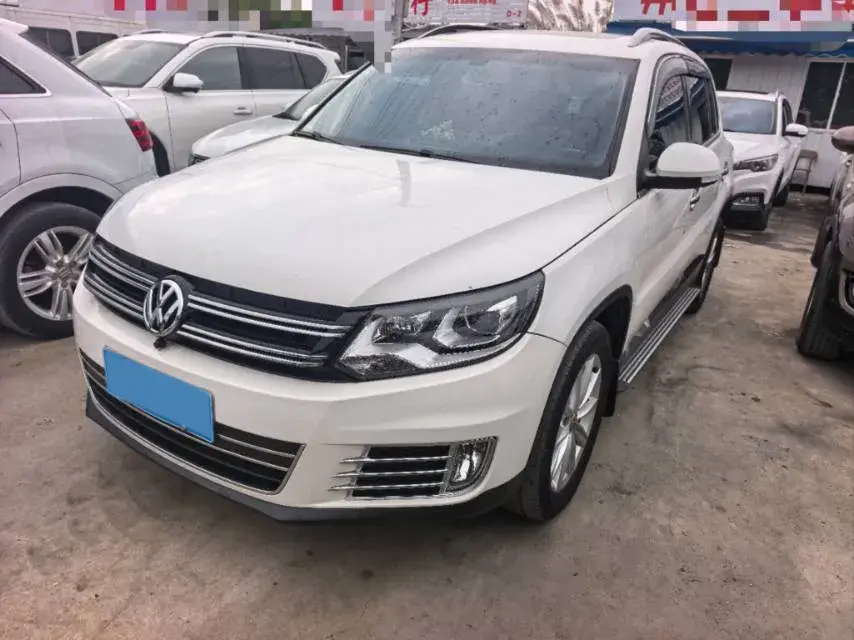 2016 VOLKSWAGEN TIGUAN view 1